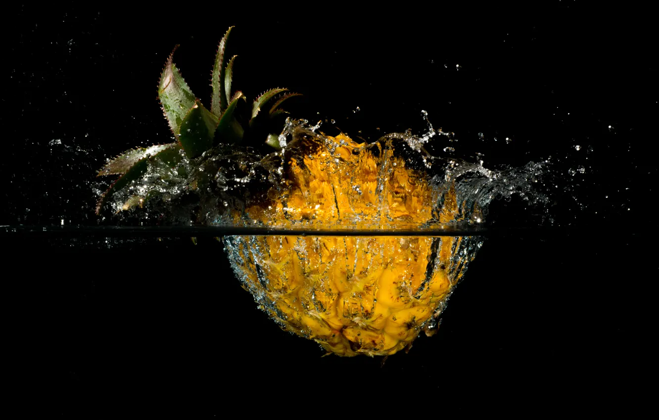 Photo wallpaper water, squirt, splash, pineapple, the fruit