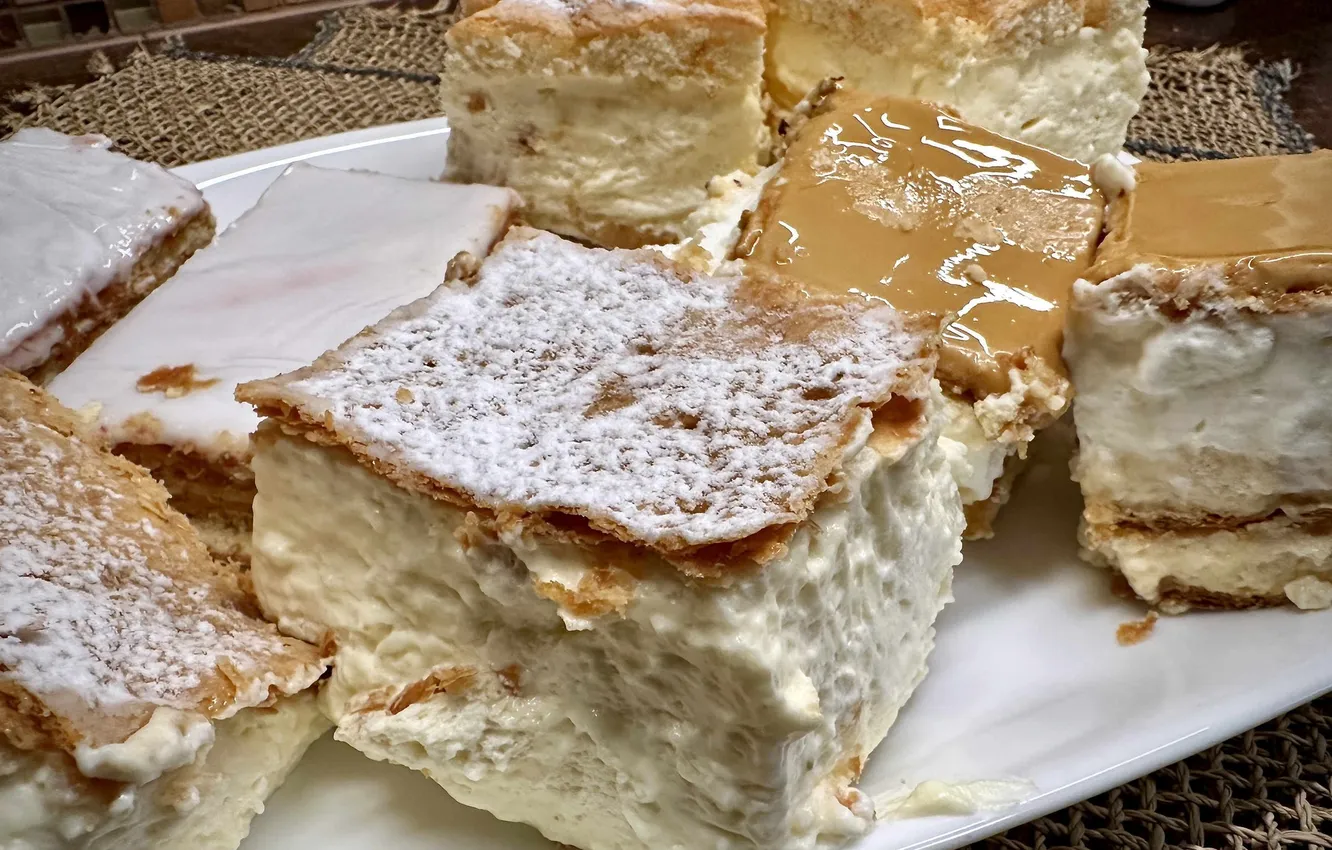 Photo wallpaper cake, creme, sugar powder