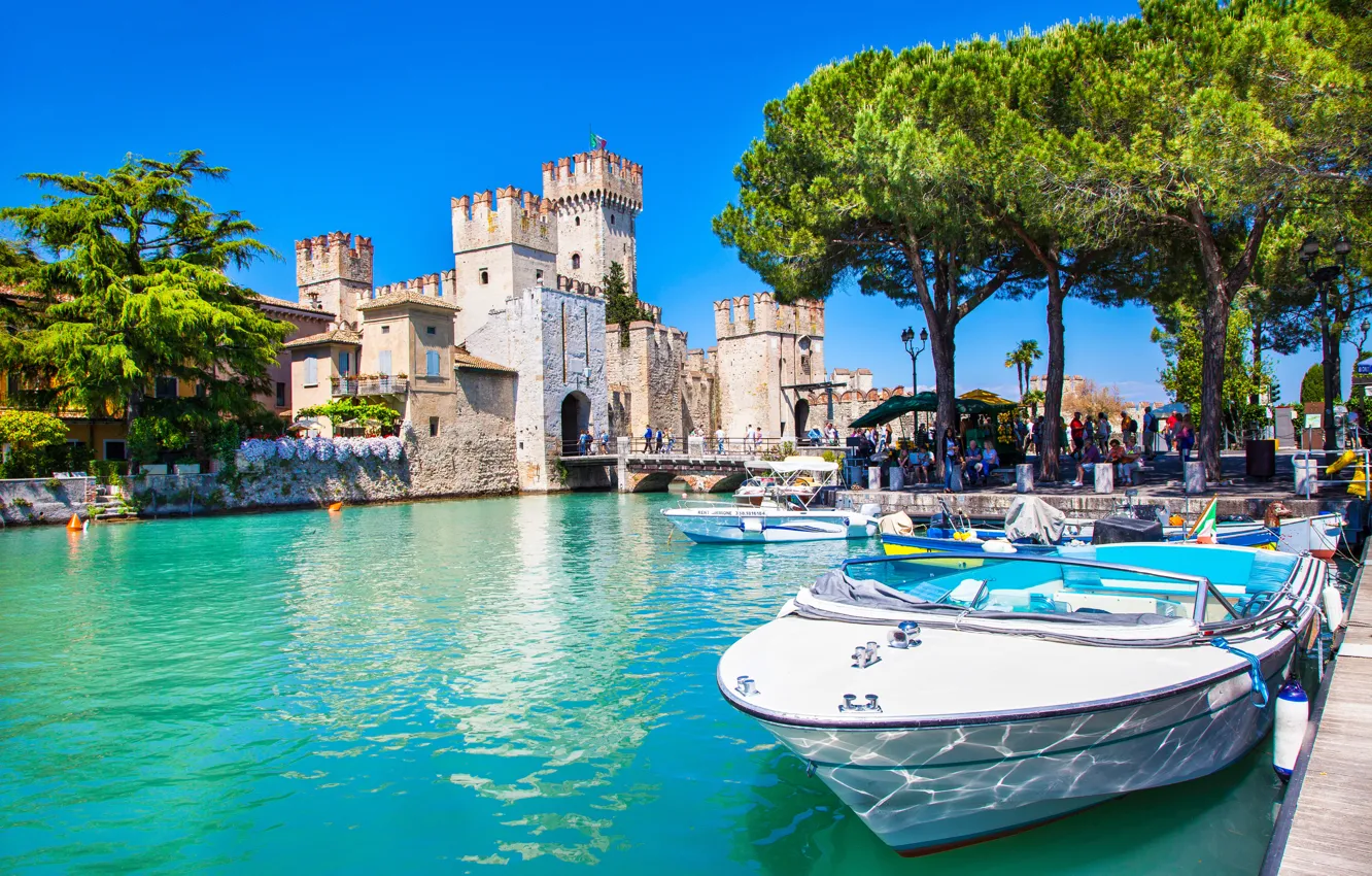 Photo wallpaper the sky, the sun, trees, lake, castle, boat, people, Italy