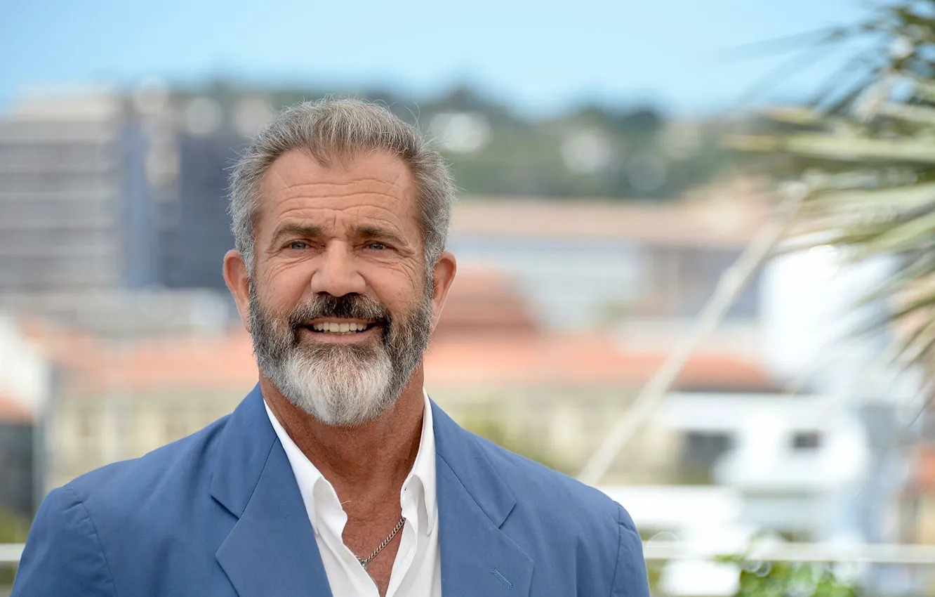 Photo wallpaper look, smile, street, actor, Mel Gibson, Mel Gibson