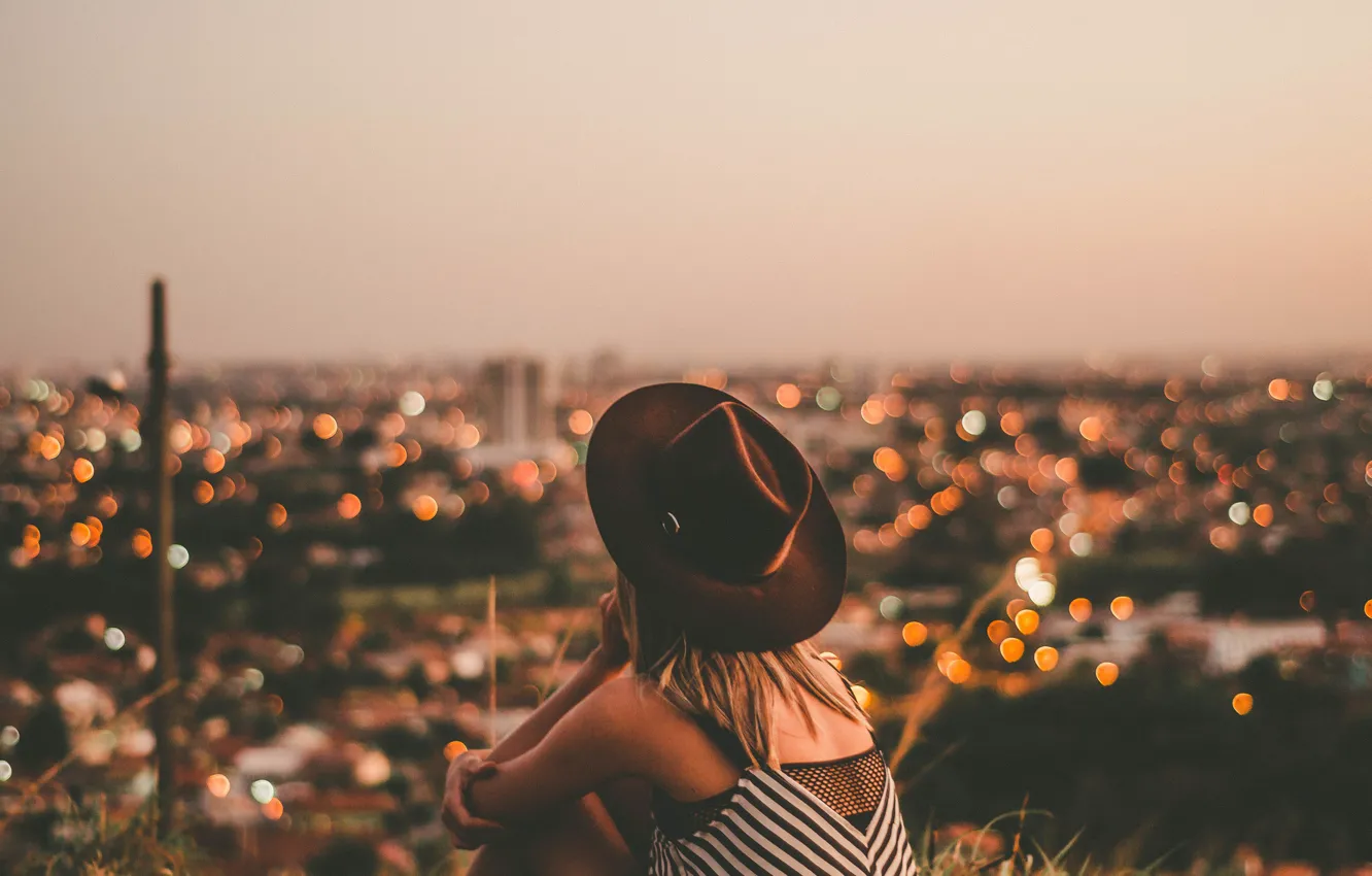 Photo wallpaper girl, the city, hat, bokeh