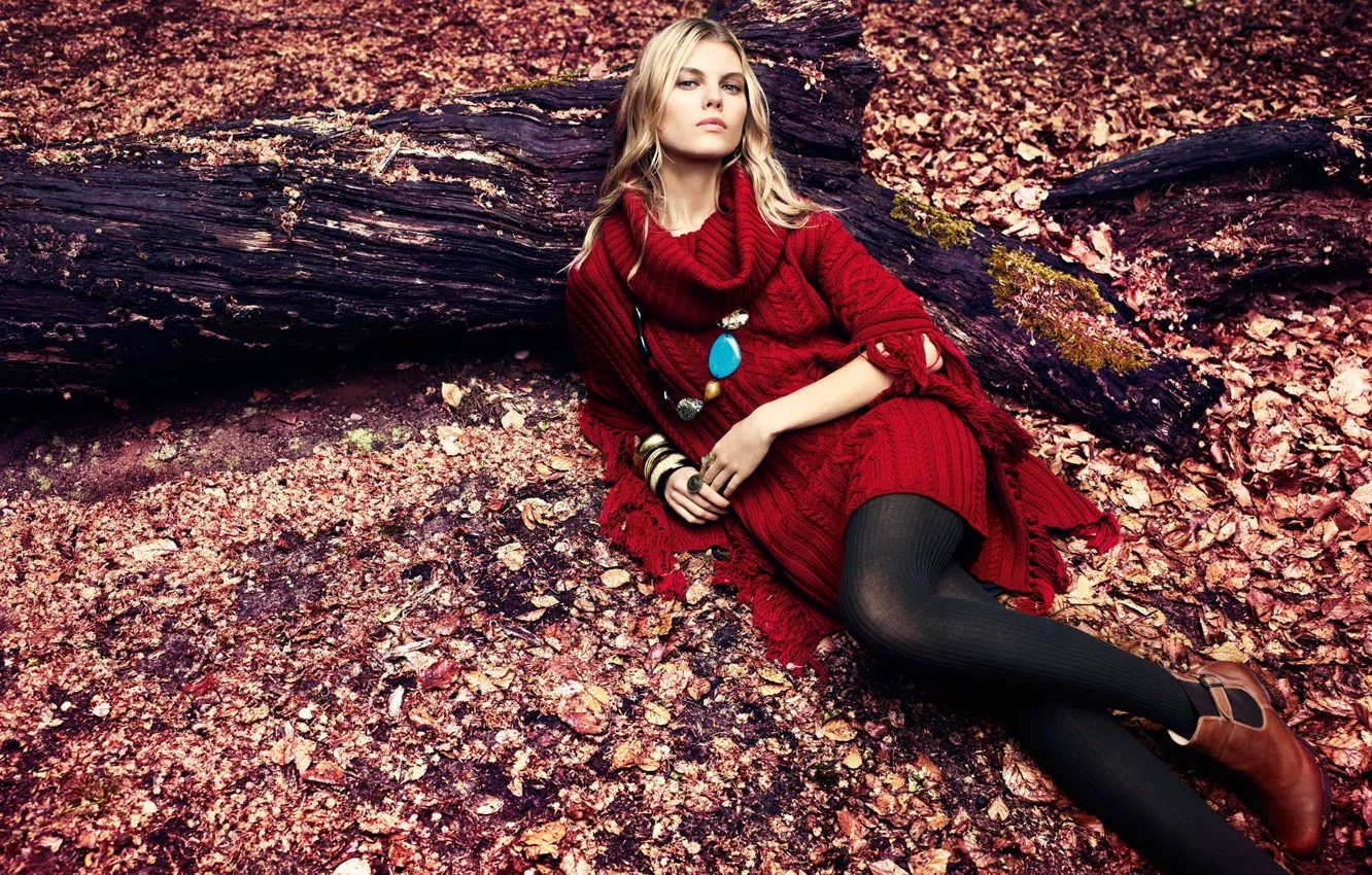 Photo wallpaper autumn, leaves, girl, necklace, blonde, beautiful, sweater, Maryna Linchuk