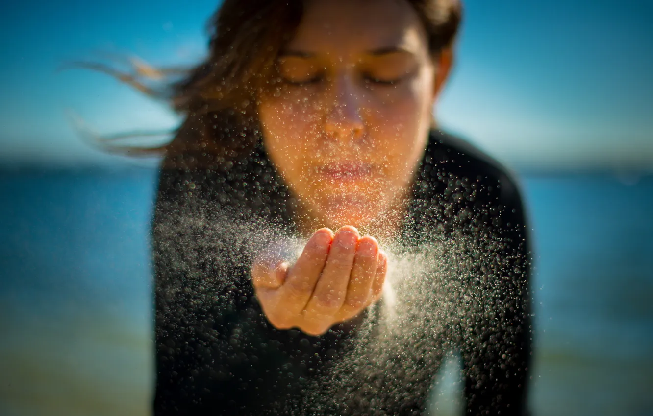 Photo wallpaper sand, girl, hands