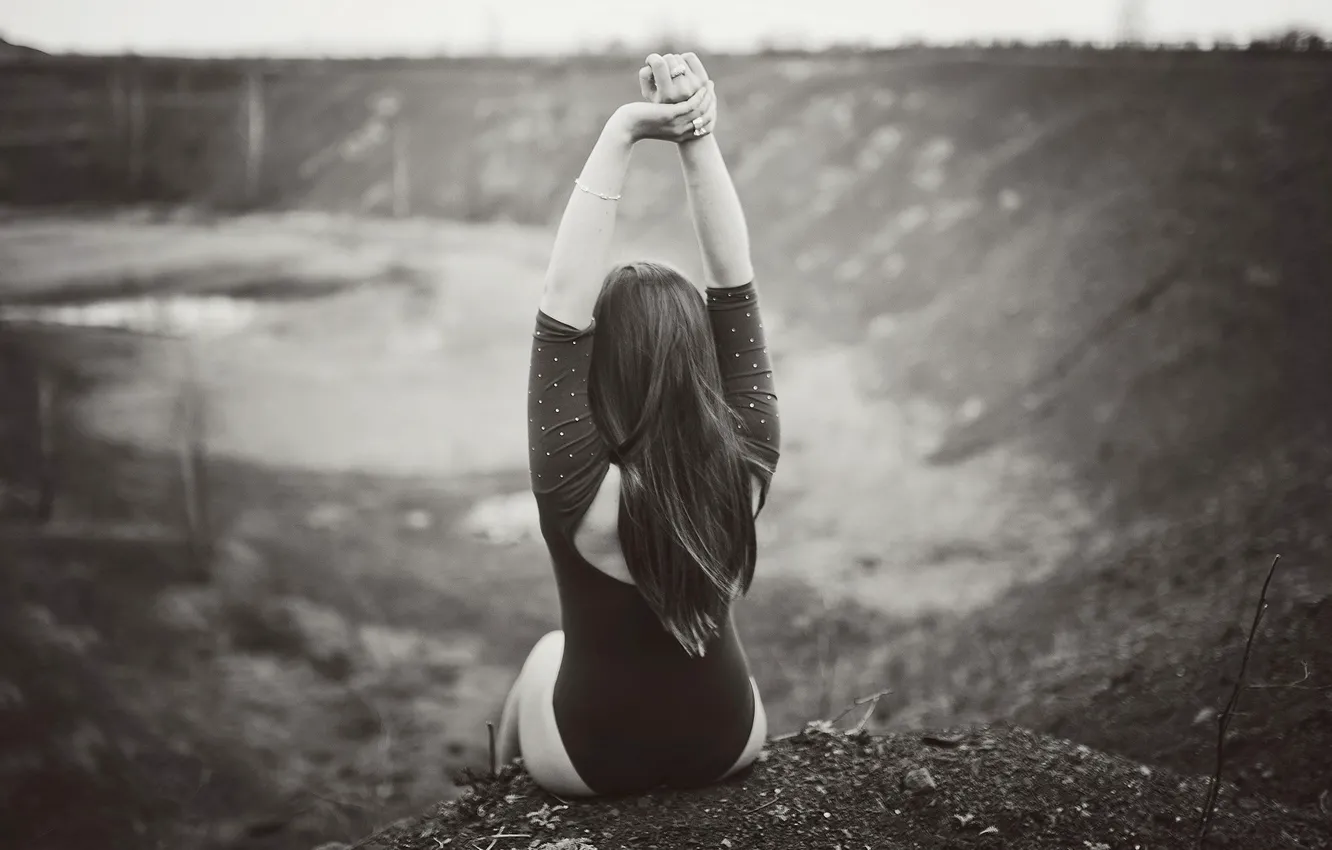 Photo wallpaper girl, black and white, sitting