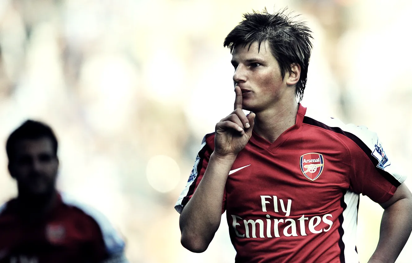 Photo wallpaper Wallpaper, football, sport, London, nose, fingers, Arsenal, Arshavin