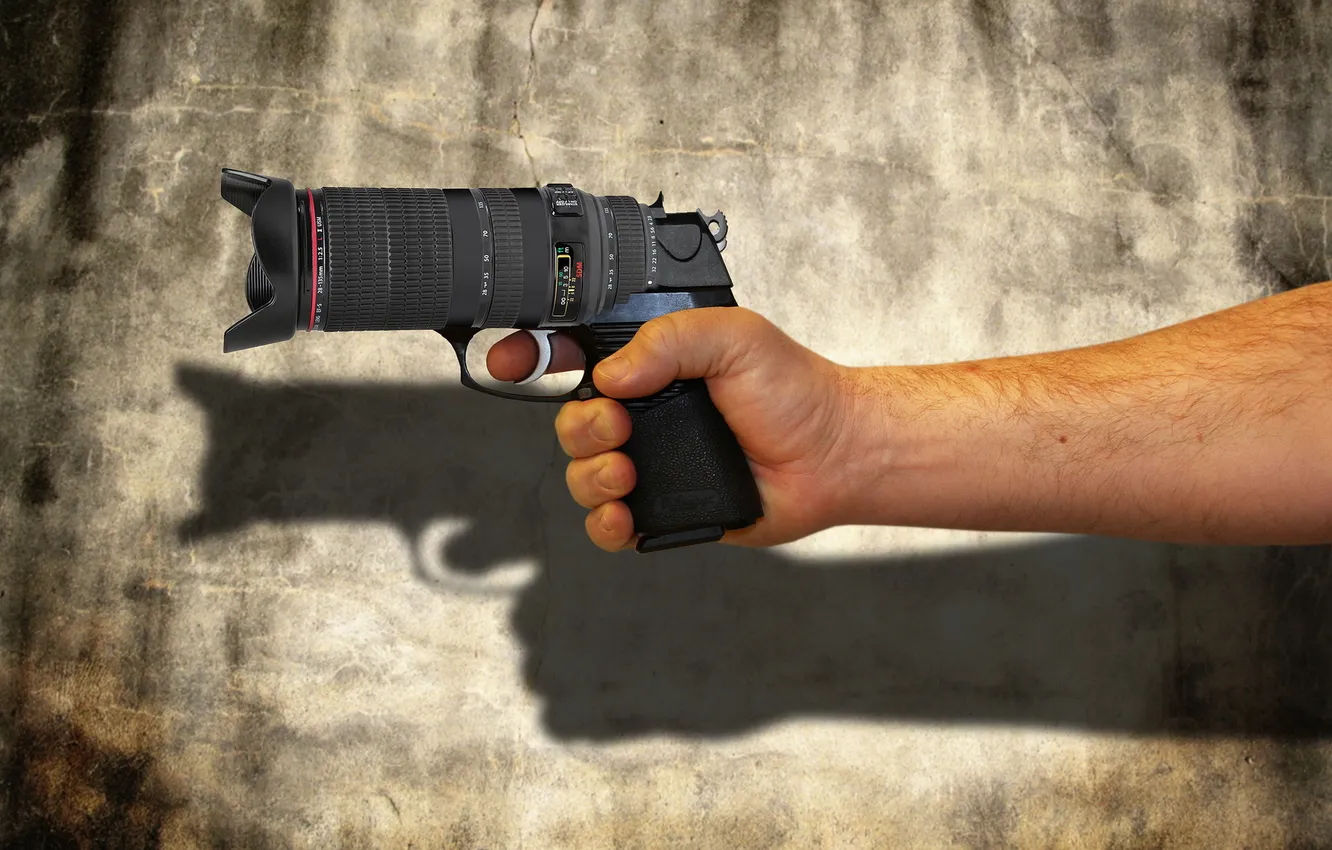 Photo wallpaper weapons, hands, the camera