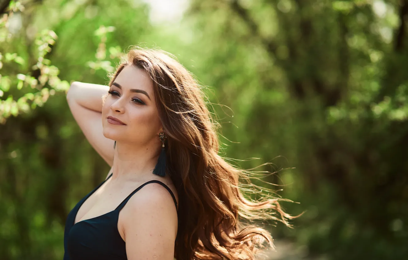 Photo wallpaper greens, girl, the sun, nature, portrait, brown hair, bokeh