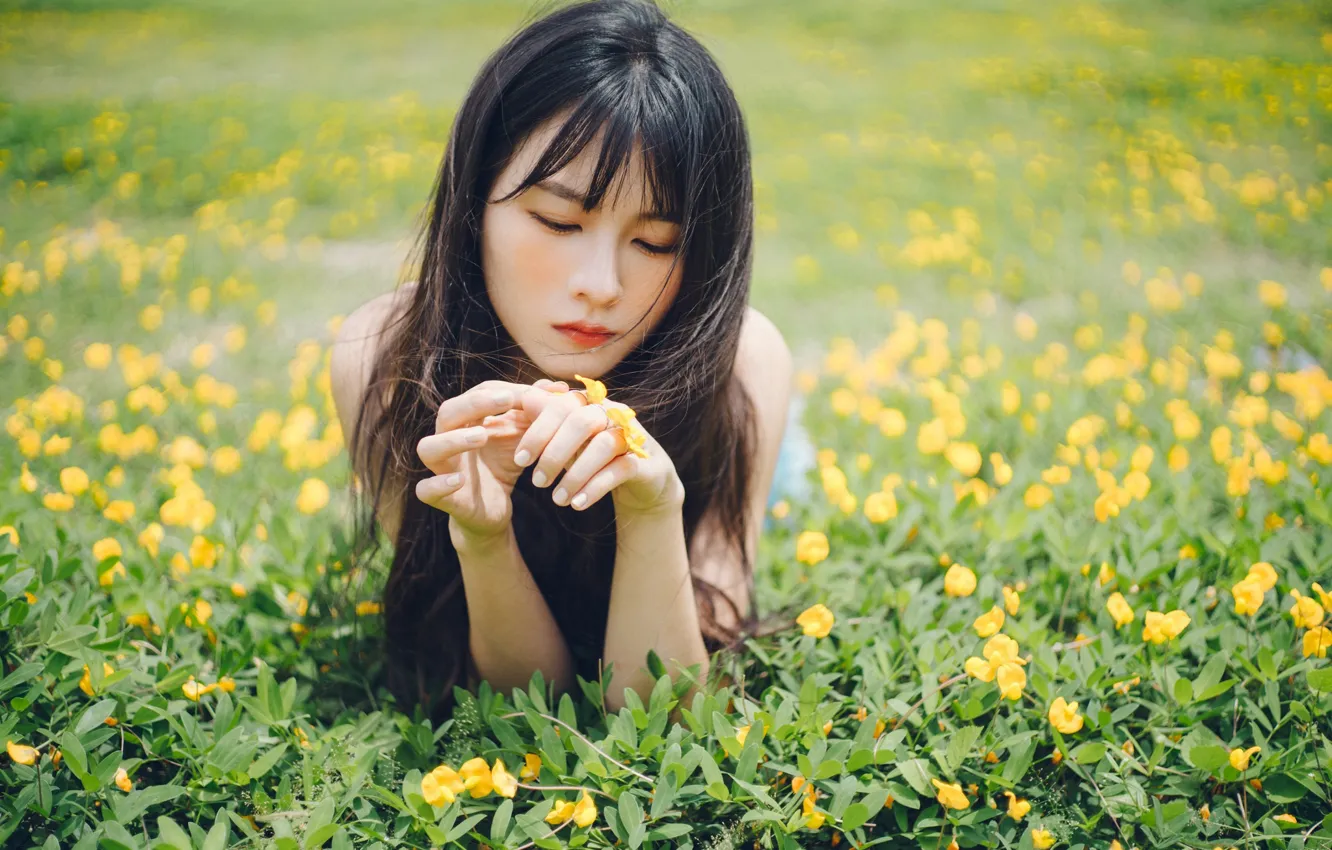 Photo wallpaper the sun, flowers, model, portrait, makeup, brunette, hairstyle, lies