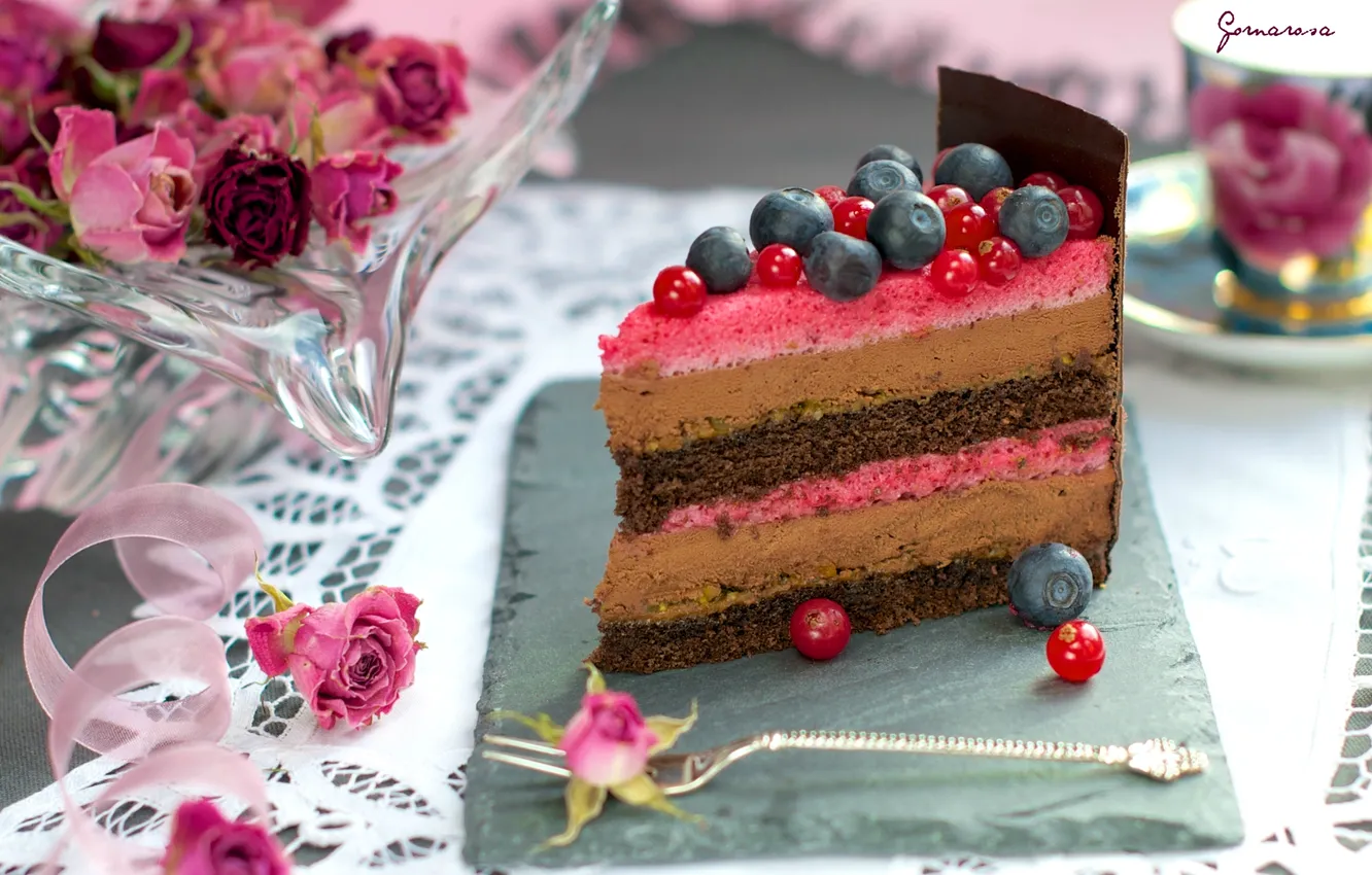 Photo wallpaper chocolate, roses, cake, layers, piece, blueberries, cranberry
