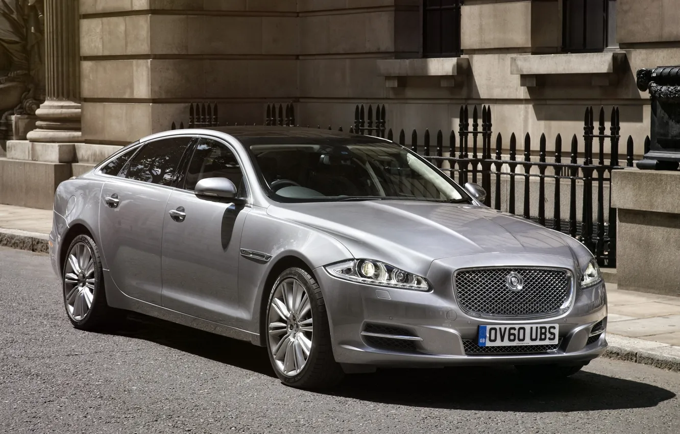 Photo wallpaper street, building, Jaguar, silver, sedan, the front, XJL.Jaguar