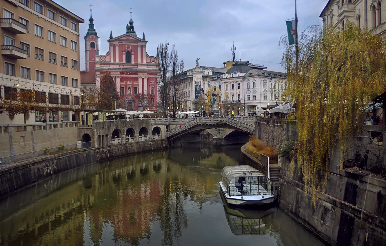 Photo wallpaper bridge, the city, river, building, home, boat, Church, Slovenia
