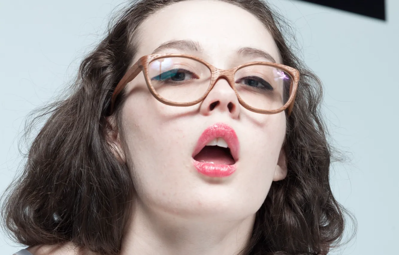 Photo wallpaper brunette, glasses, beautiful girl, funny, he opened his mouth, Uliana, Ulia, Marla O