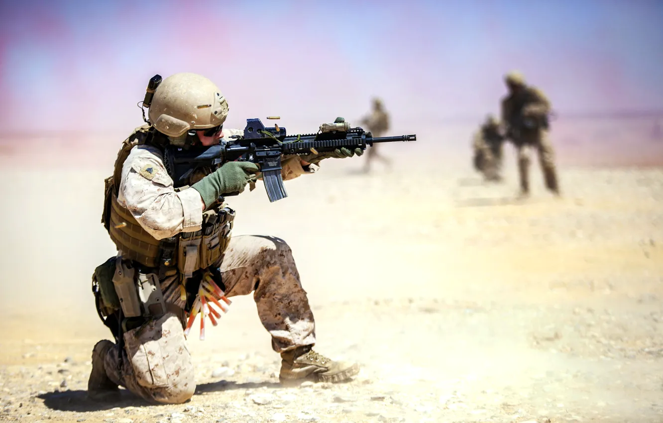 Photo wallpaper weapons, fire, desert, soldiers, sleeve, Iraq
