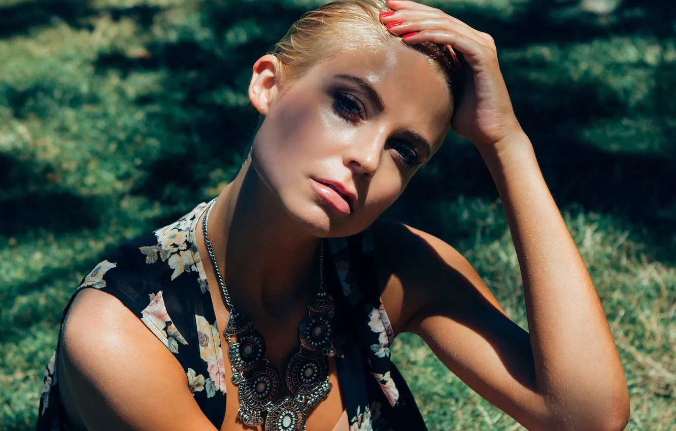 Photo wallpaper look, girl, face, hands, necklace