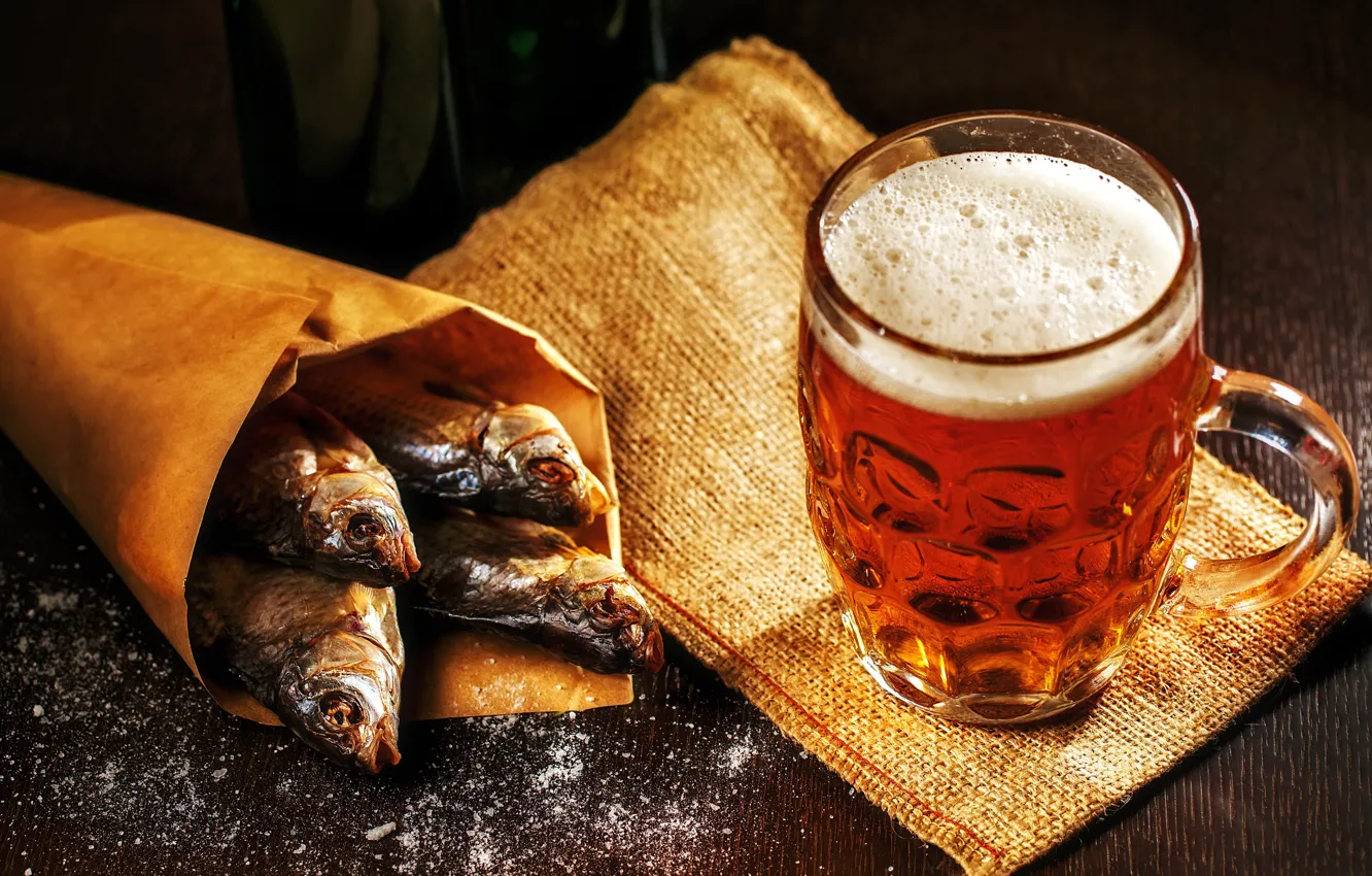 Photo wallpaper foam, table, beer, fish, package, mug, salt