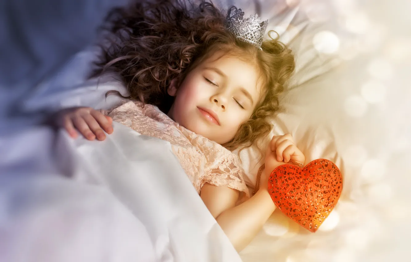 Photo wallpaper heart, sleep, crown, girl, Princess, child, bokeh