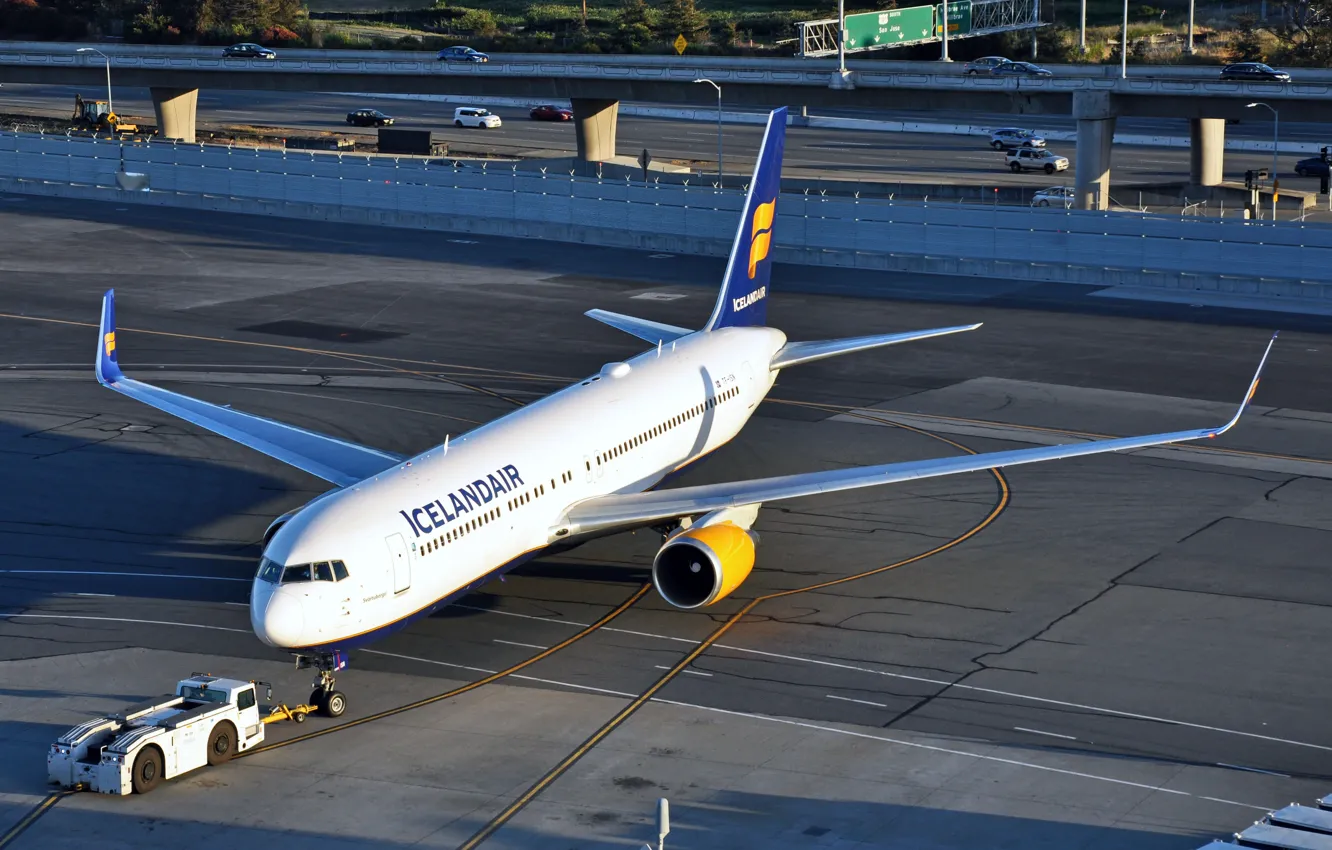 Photo wallpaper wings, Boeing, the plane, the airfield