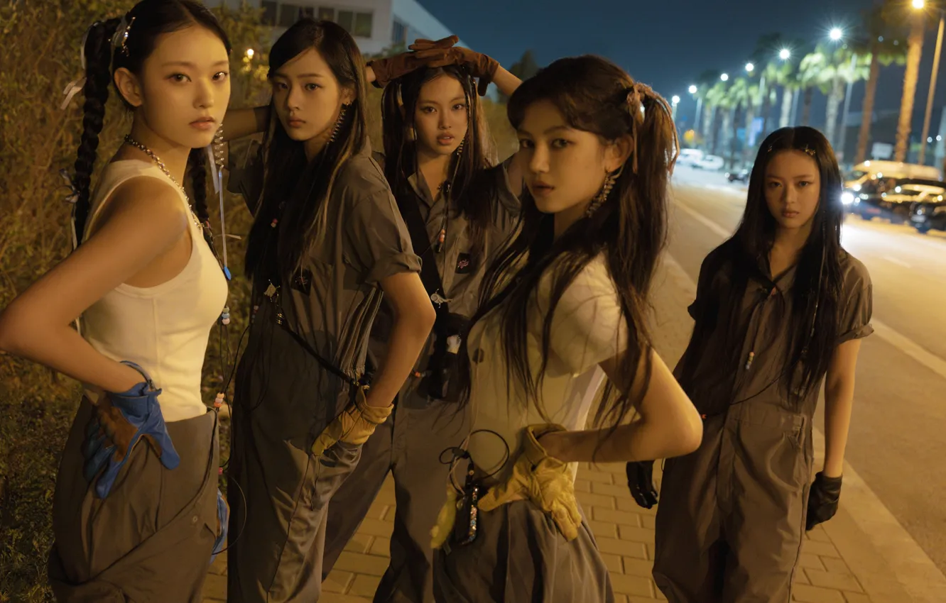 Photo wallpaper women, K-Pop, outdoors, group of women, New Jeans, Women Outdoors