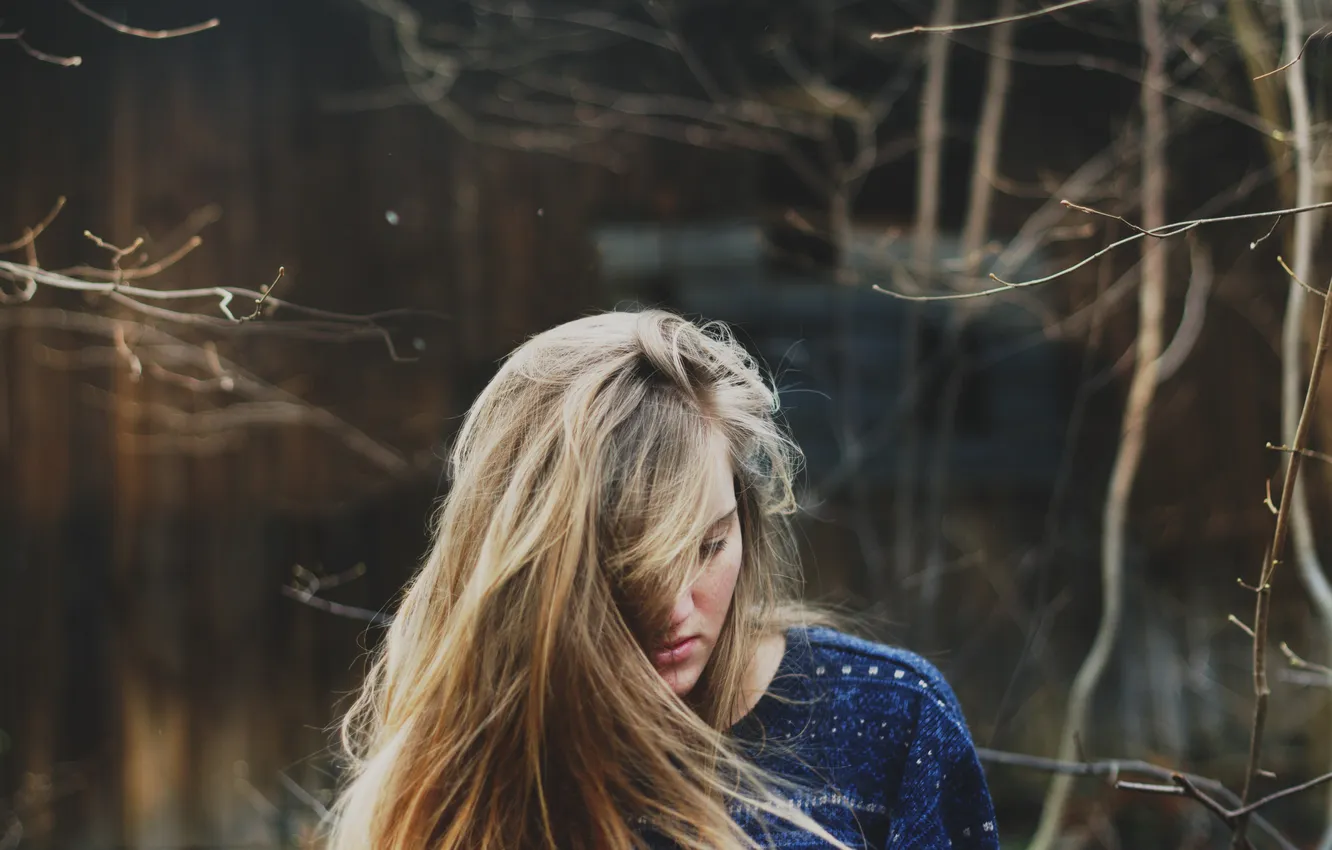 Photo wallpaper girl, branches, hair