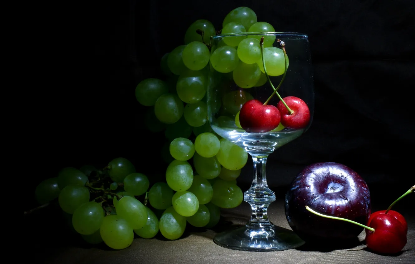 Photo wallpaper green, the dark background, glass, grapes, fruit, still life, cherry, figs