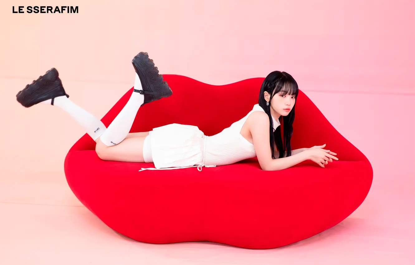 Photo wallpaper red, South Korea, asian, Girl Band, The Sserafim, Kim Chae Won, violet (color)