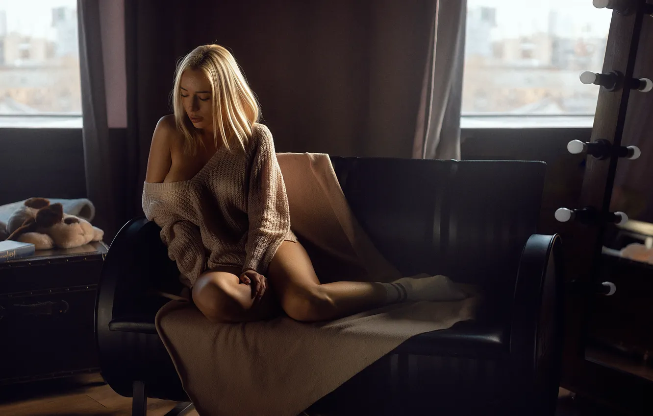 Photo wallpaper girl, pose, room, sofa, Windows, blonde, socks, shoulder