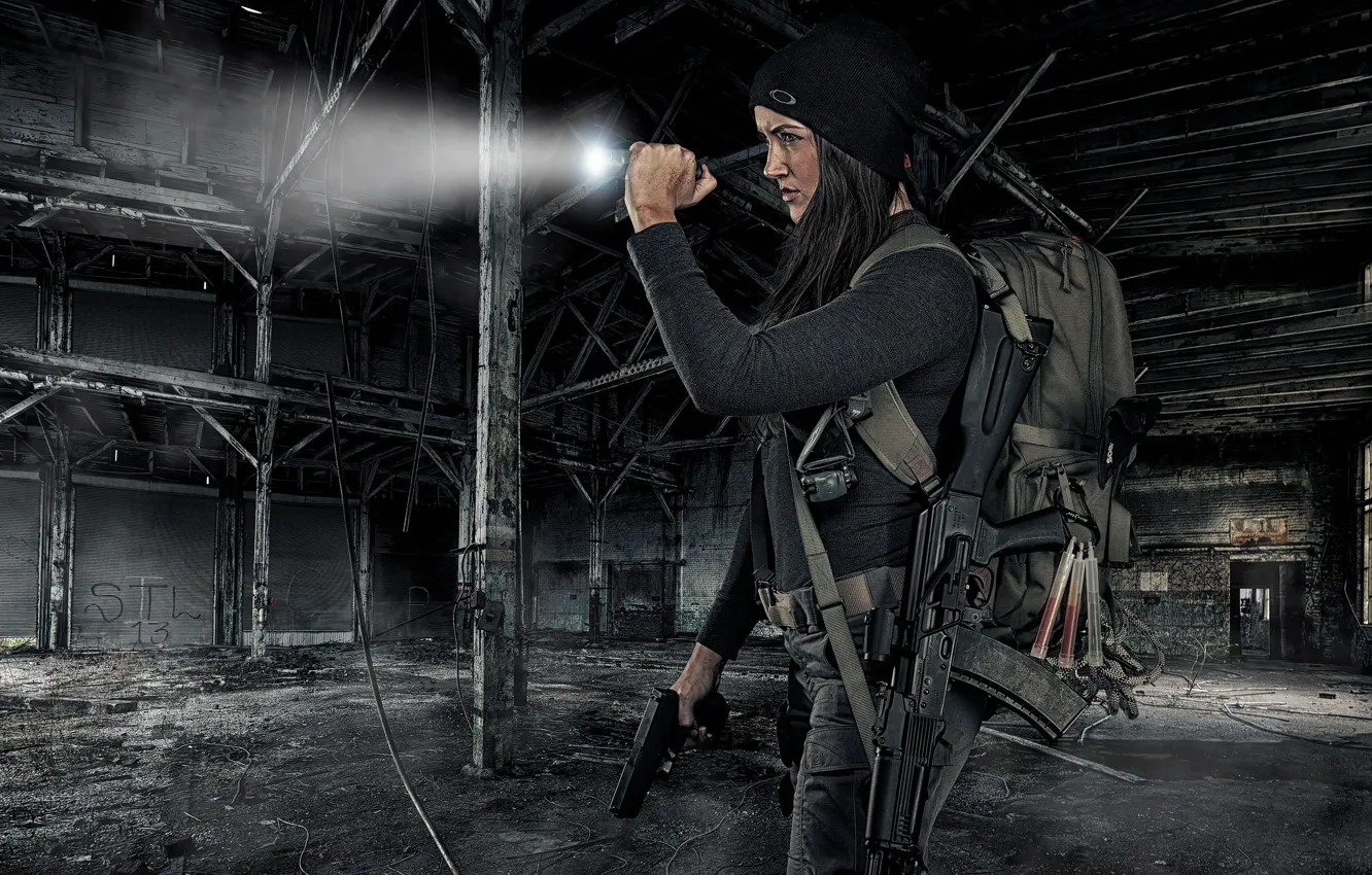 Photo wallpaper girl, face, weapons, ray, machine, flashlight, the ruins, satchel