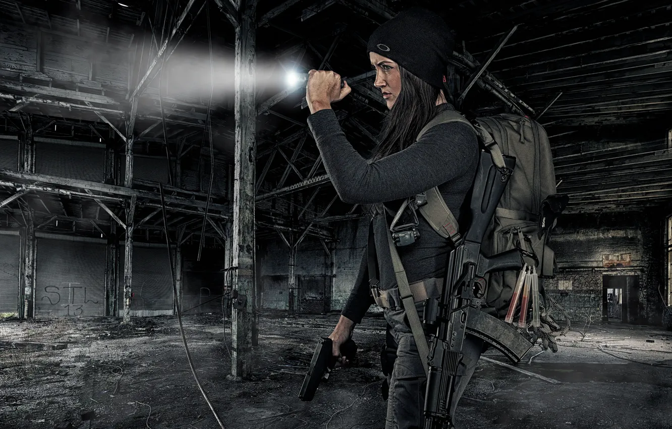 Photo wallpaper girl, rays, face, weapons, machine, flashlight, the ruins, satchel