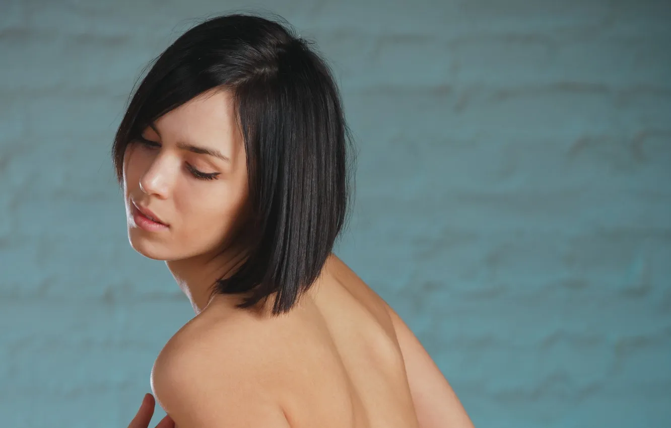 Photo wallpaper face, eyelashes, back, brunette, hairstyle, lips, shoulders