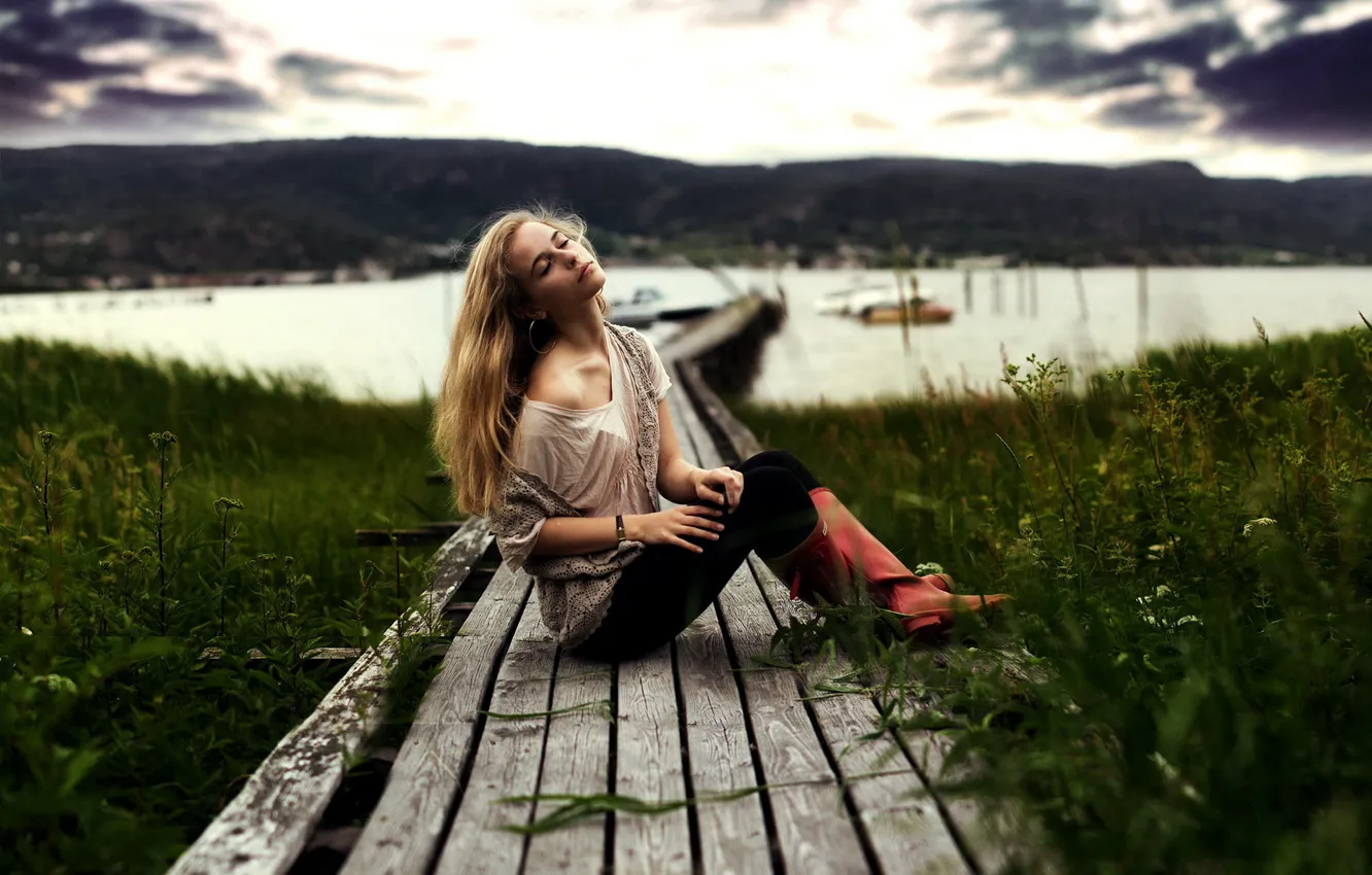 Photo wallpaper girl, lake, mood