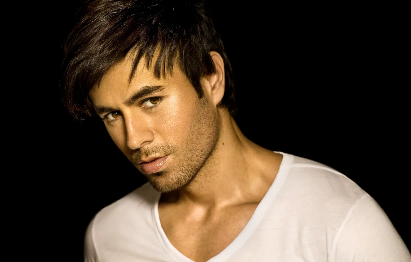 Photo wallpaper black background, singer, Enrique Iglesias, Enrique Iglesias