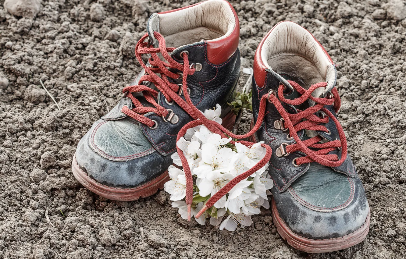 Photo wallpaper love, heart, shoes, love, heart, laces, romantic, baby