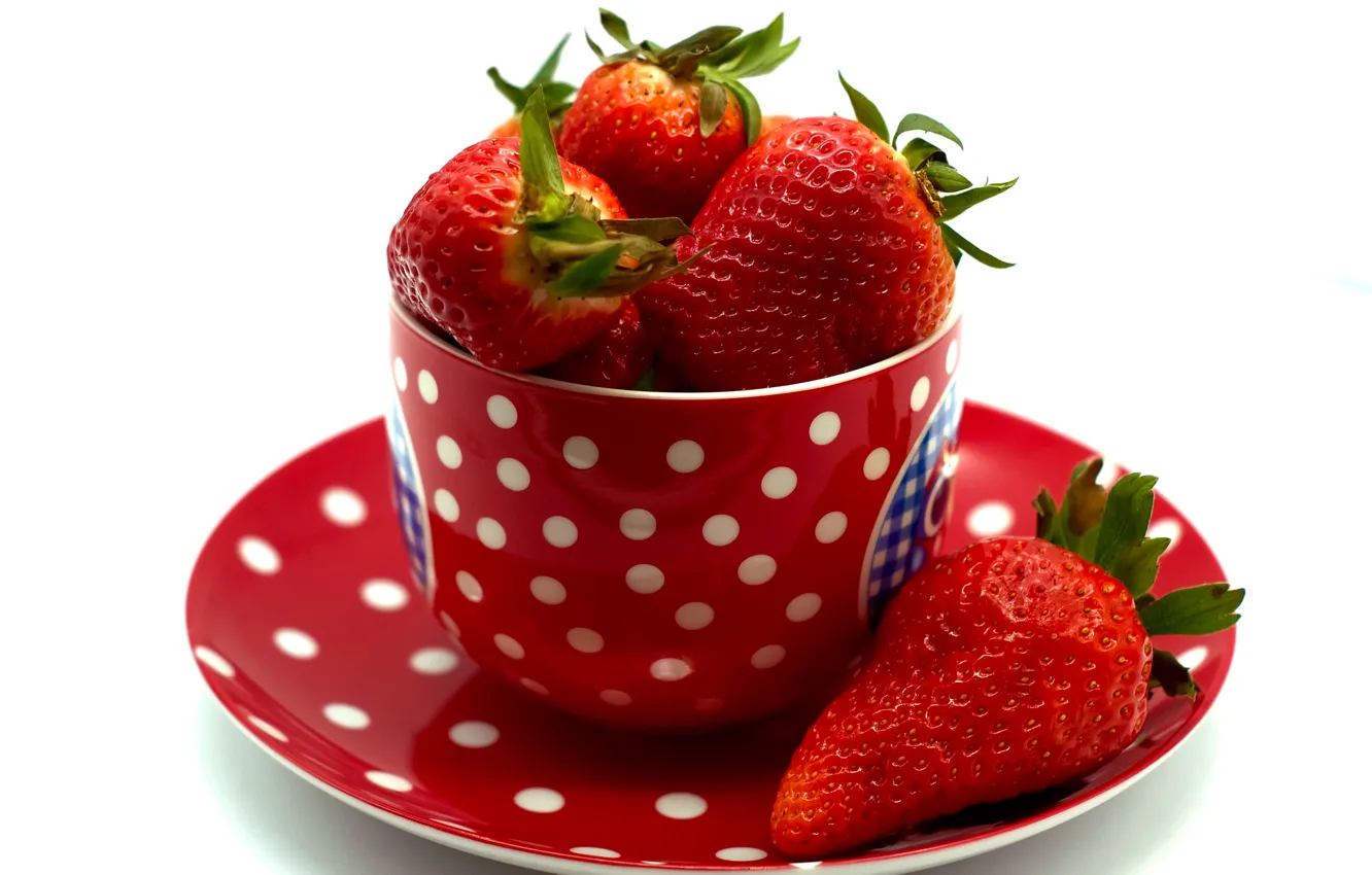 Photo wallpaper berries, strawberry, mug, Cup, white background, saucer