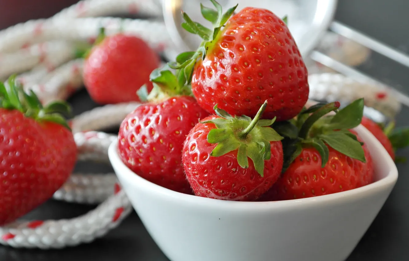 Photo wallpaper berries, rope, strawberry