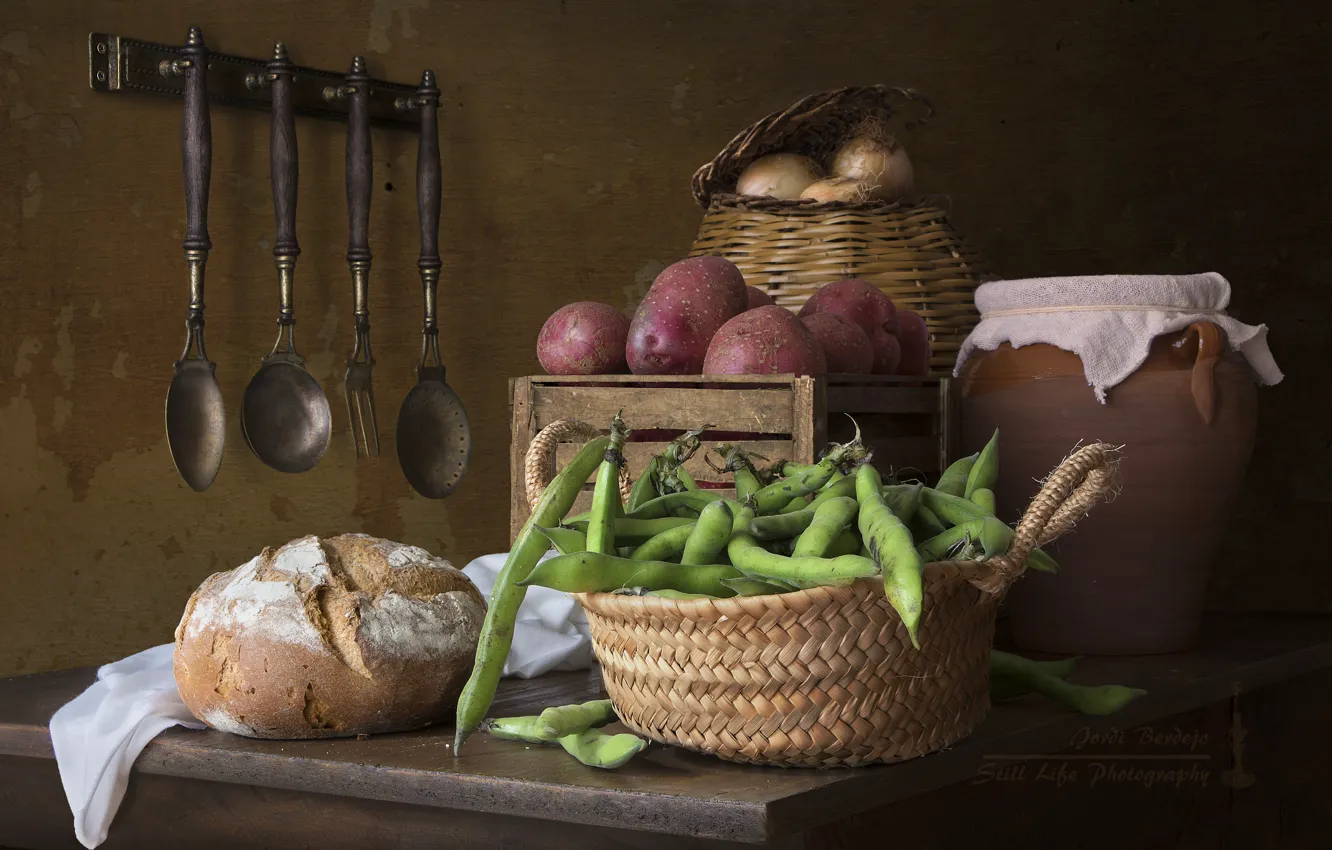 Photo wallpaper bow, bread, potatoes, beans, ladles