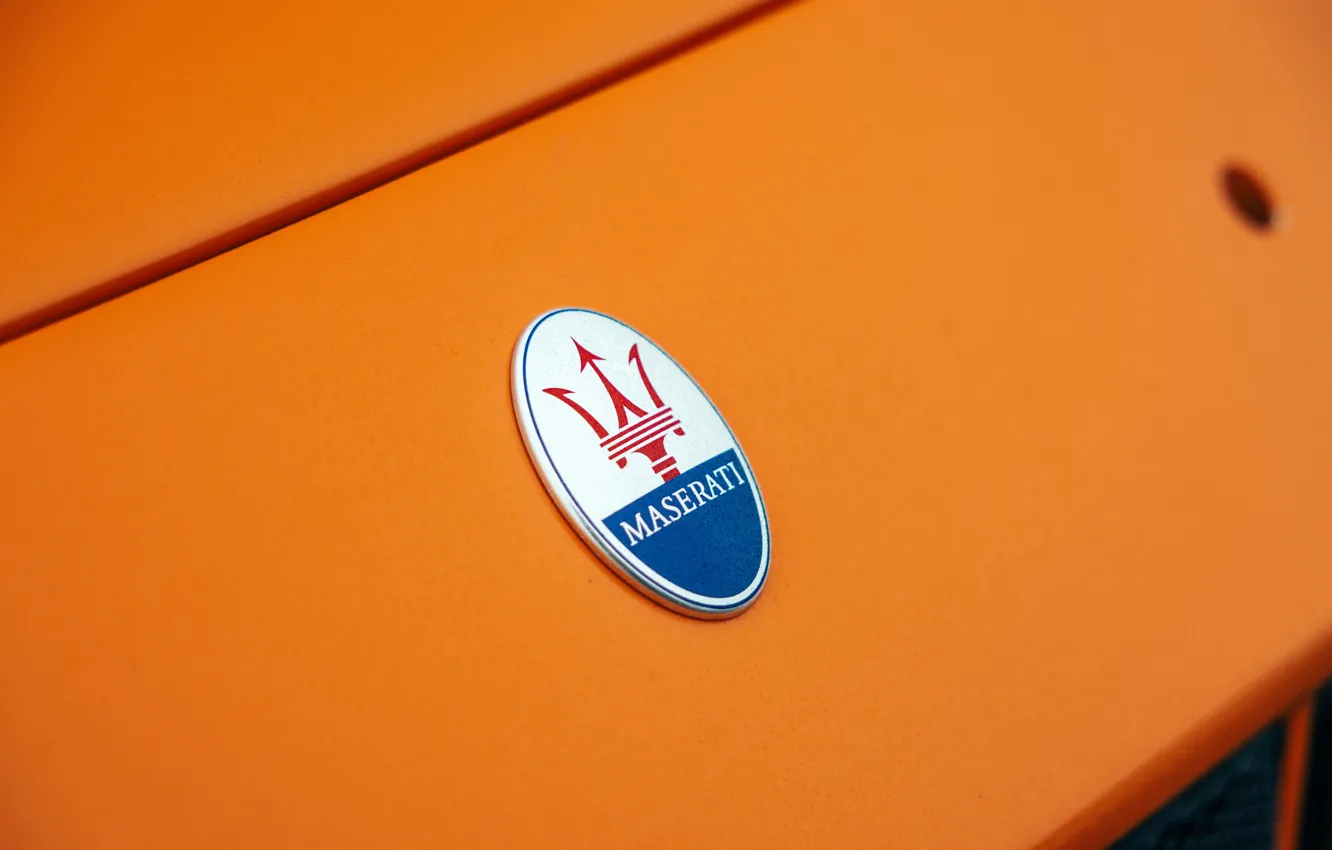 Photo wallpaper Maserati, logo, MC12, badge, Maserati MC12 Corsa