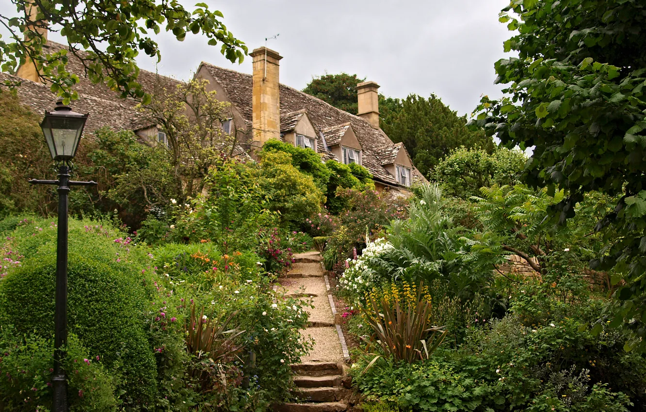 Photo wallpaper nature, photo, England, garden, lantern, the bushes, Tewkesbury