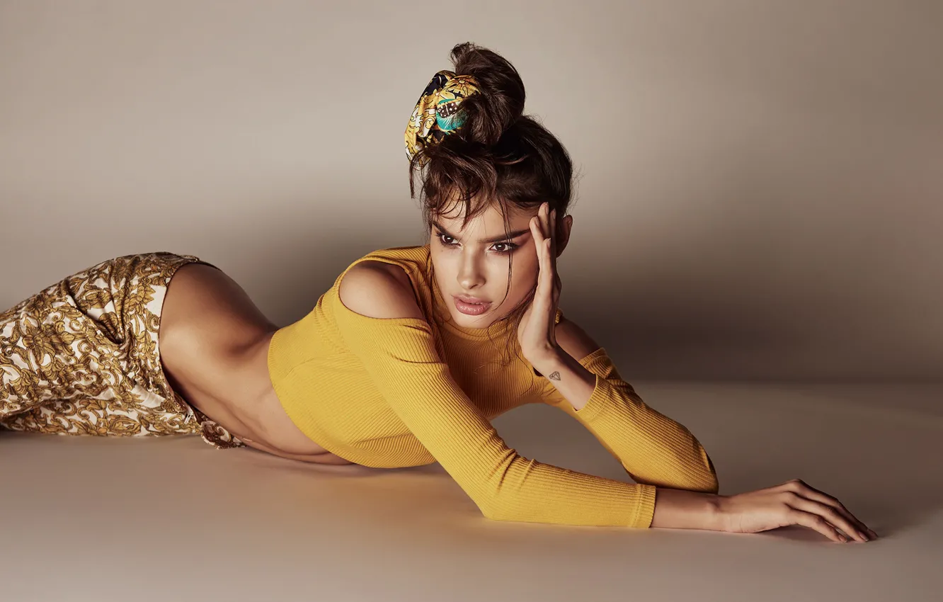 Photo wallpaper girl, hot, sexy, yellow, eyes, smile, beautiful, figure