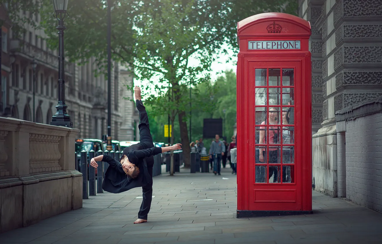 Photo wallpaper girl, the city, London, stretching, Marine Fauvet