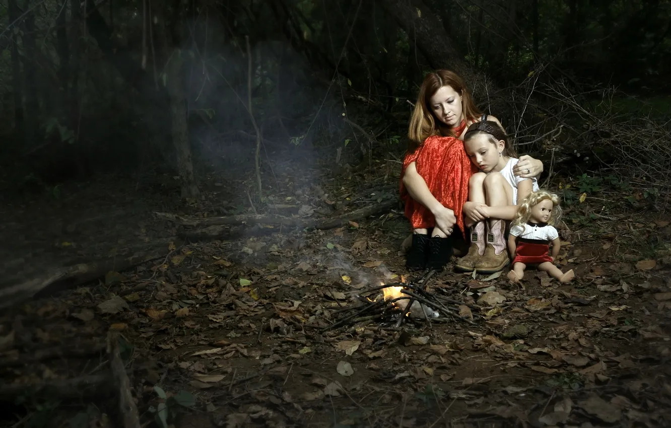 Photo wallpaper forest, night, the situation, the fire, girl, lost, mother