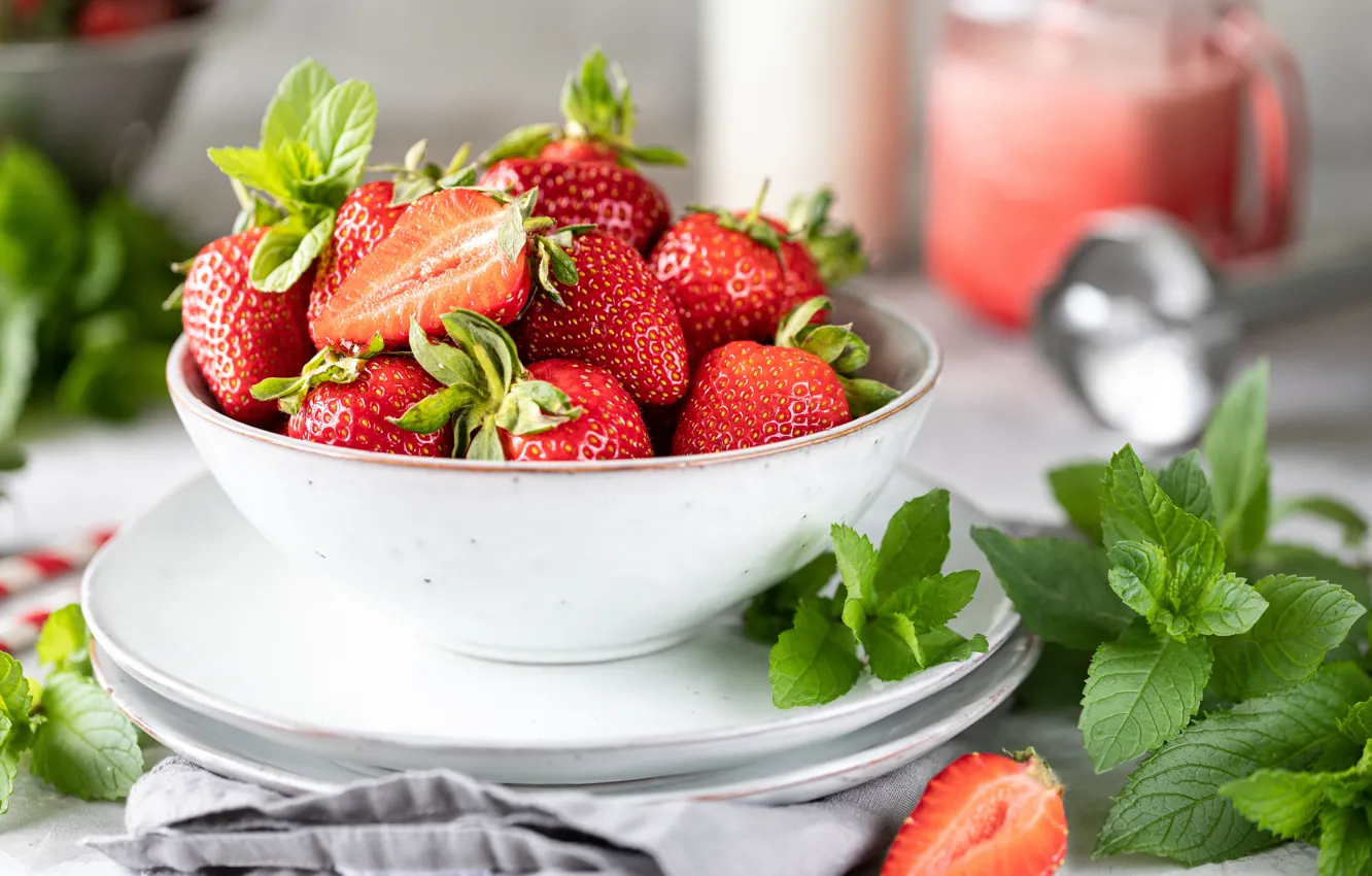 Photo wallpaper berries, strawberry, bowl, mint, Karina Klachuk