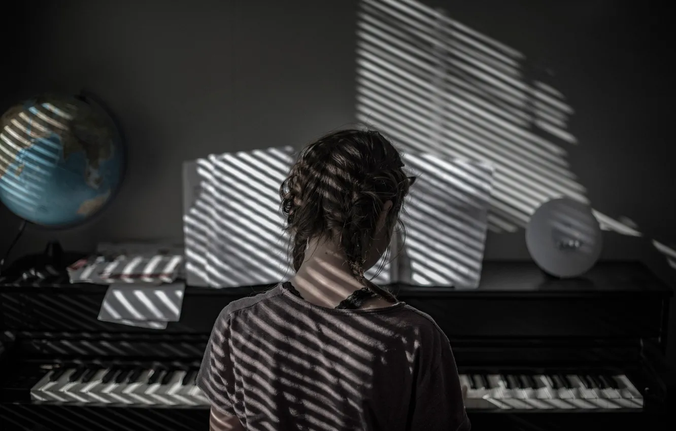 Photo wallpaper keys, girl, braids, piano