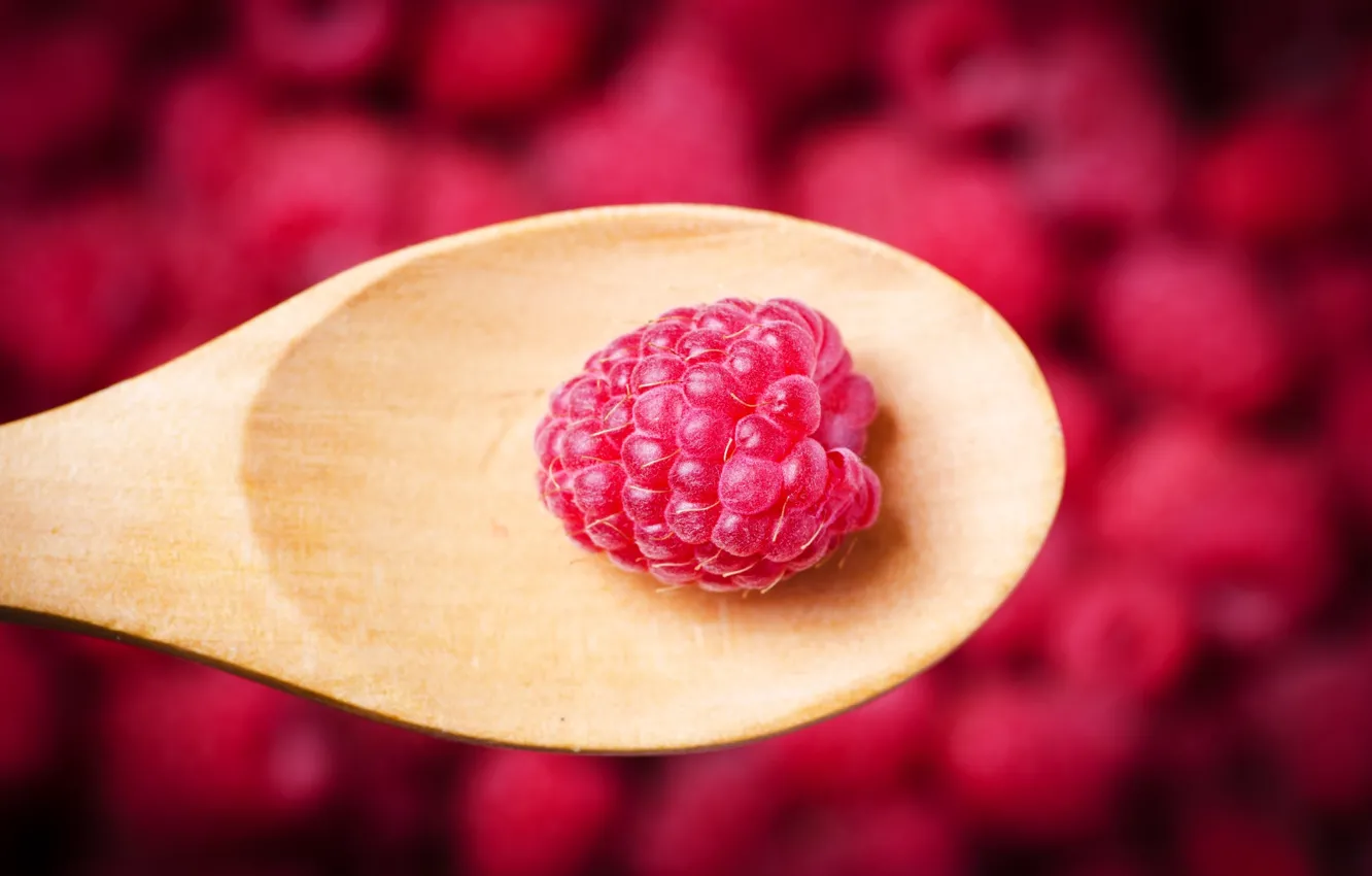 Photo wallpaper macro, berries, raspberry, spoon