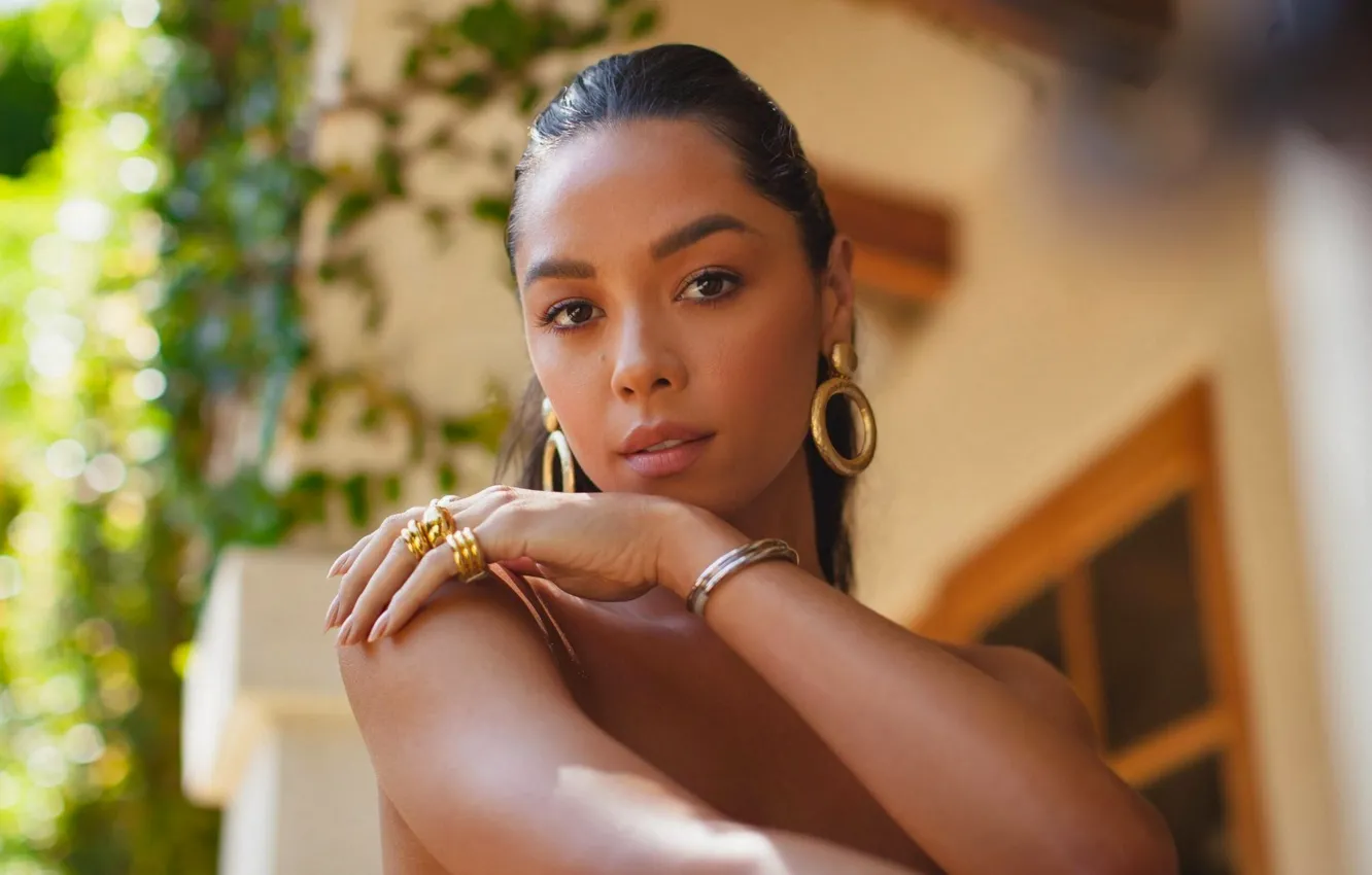 Photo wallpaper Focus, young, ring, brunette, looking, necklace, earring, Thin