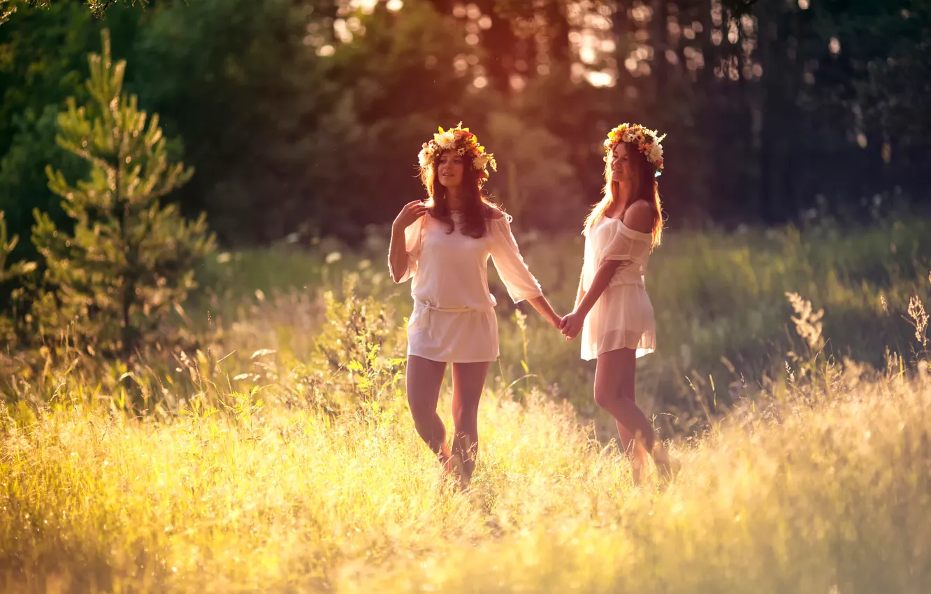 Photo wallpaper summer, girl, joy, wreath, friend