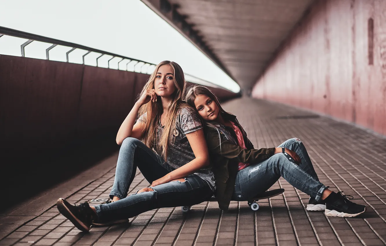 Photo wallpaper two, attractive, teenagers, sitting, Friendly