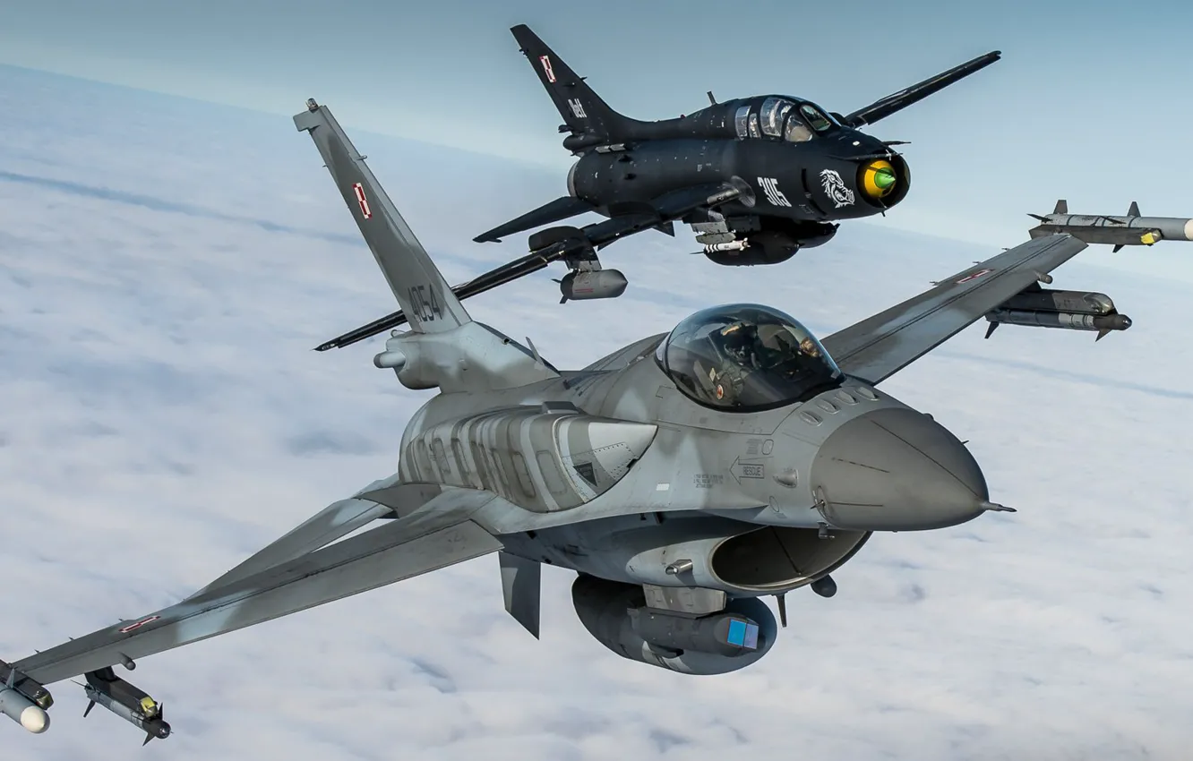 Photo wallpaper Fighter, F-16, Fighter-bomber, F-16 Fighting Falcon, Su-22, Sukhoi Su-22M4, Polish air force, Su-22M4