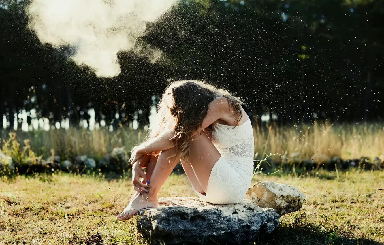 Photo wallpaper girl, the explosion, stone, paint, cloud, placer