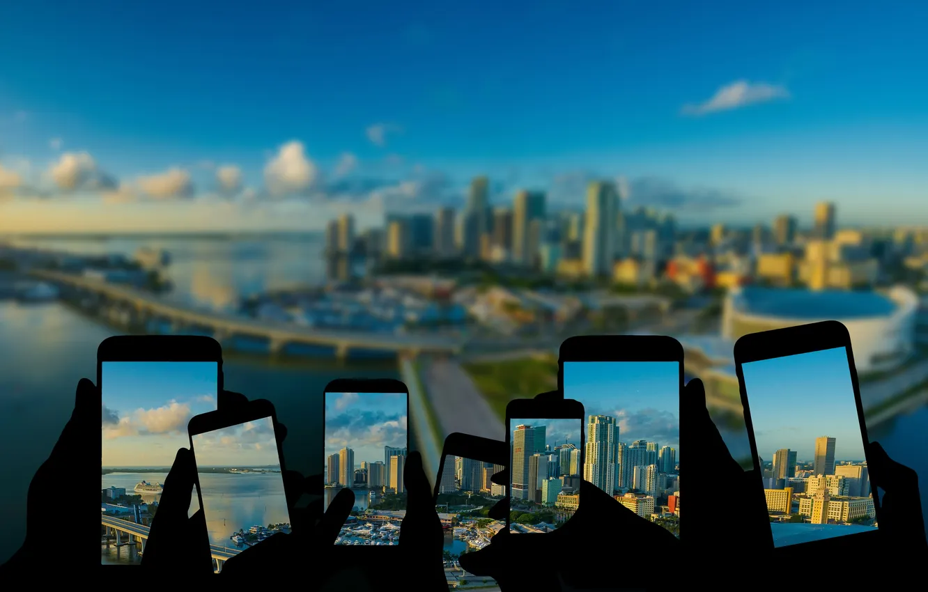 Photo wallpaper the city, people, dal, hands, phone, shooting, hi-tech, cell phone
