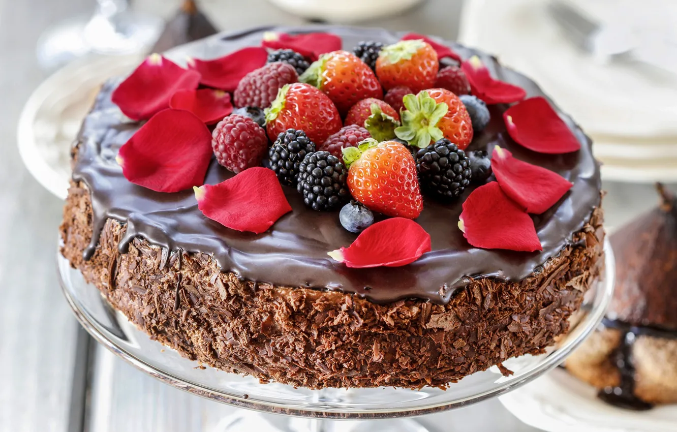Photo wallpaper berries, chocolate, petals, cake